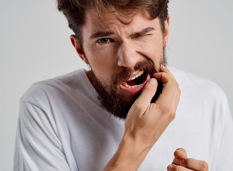 person having having pain in the lower jaw